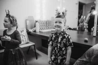 Monday mood... but make it musical!  It’s the start of a new term at Penrith Con, and we’re rolling into it with rhythm, creativity, and a whole lot of eye-rolling enthusiasm 😄  Here’s one of our early childhood music stars backstage, already feeling the drama of a fresh term full of music-making. Let’s go! 💥  #MondayMood #MusicEducation #BackstageMoments #NewTermVibes #EarlyChildhoodMusic  Image Credit: @eddysummersphotography