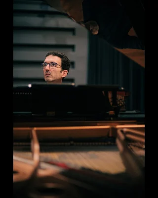 Our emerging artists from the Richard Bonynge Ensemble had an incredible time working with @emmanuel_despax in preparation for tonight’s performance of Chopin: A Stranger in Paris.  Join us at 𝟳𝗽𝗺 𝘁𝗼𝗻𝗶𝗴𝗵𝘁 𝗮𝘁 𝗧𝗵𝗲 𝗝𝗼𝗮𝗻, 𝗣𝗲𝗻𝗿𝗶𝘁𝗵, for an unforgettable evening celebrating the beauty and depth of Chopin’s music.  🎟️ Limited tickets available: link in bio.
📸 @eddysummersphotography